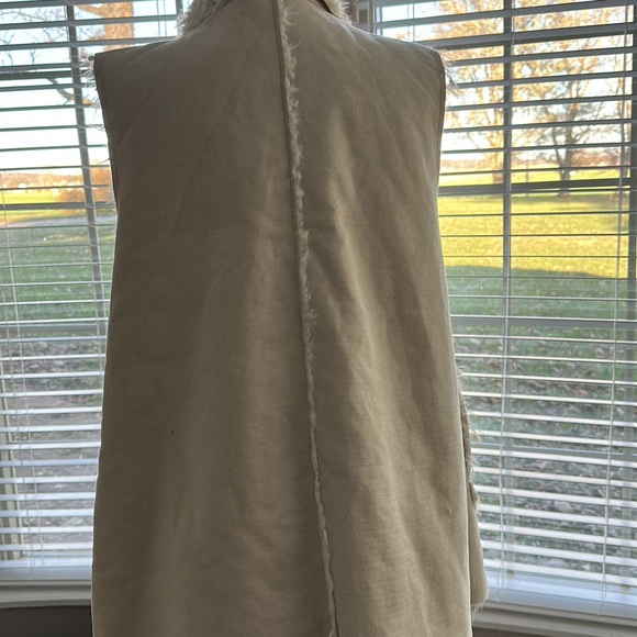 Alter’d State Fur Vest - Picture 5 of 6